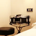 Franklin Feel The Sound Hotel