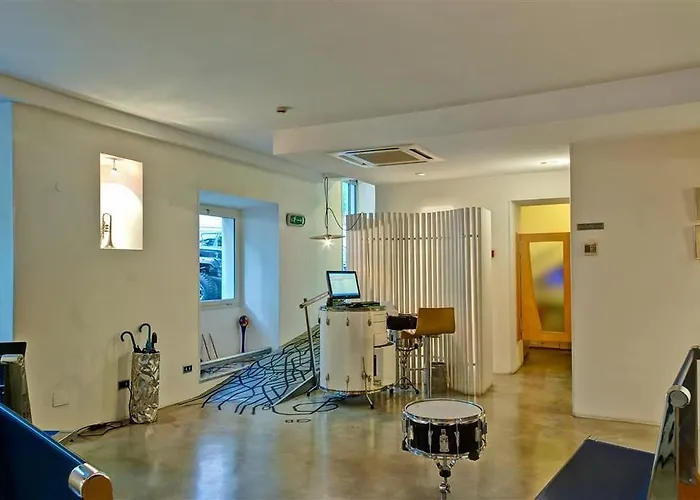 Franklin Feel The Sound Hotel