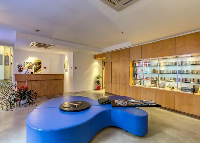 Franklin Feel The Sound Hotel