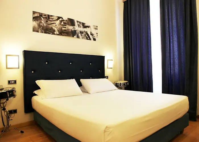 Franklin Feel The Sound Hotel