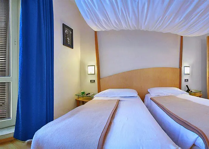 Franklin Feel The Sound Hotel