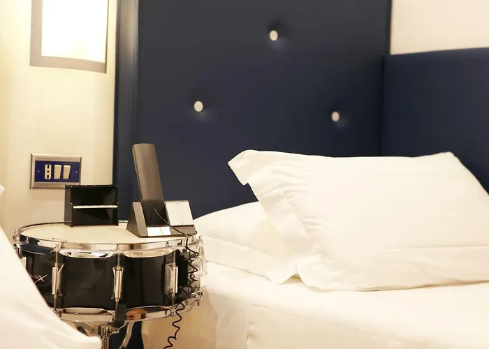 Franklin Feel The Sound Hotel