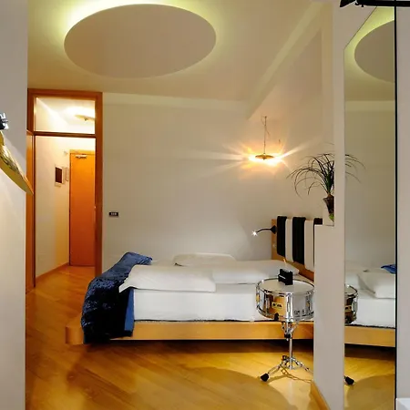 Franklin Feel The Sound Hotel Roma