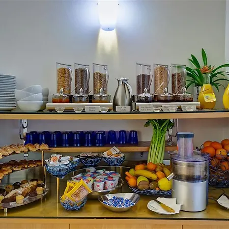 Franklin Feel The Sound Hotel