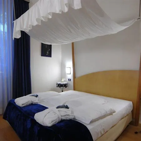 Hotel Franklin Feel The Sound