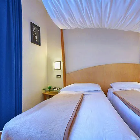 Franklin Feel The Sound Hotel